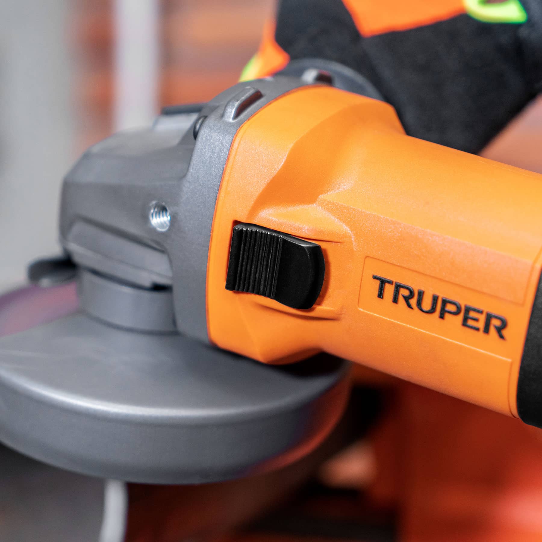 PULIDORA 700W 5.1A TRUPER